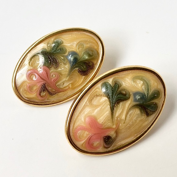 Vintage | Gold-tone Oval Statement Pieced Earrings - Picture 3 of 5